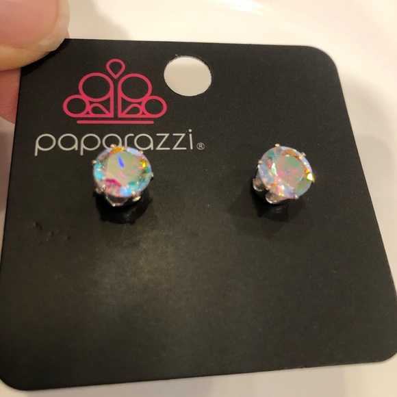 Paparazzi oil slick silver stud earrings - Picture 3 of 4